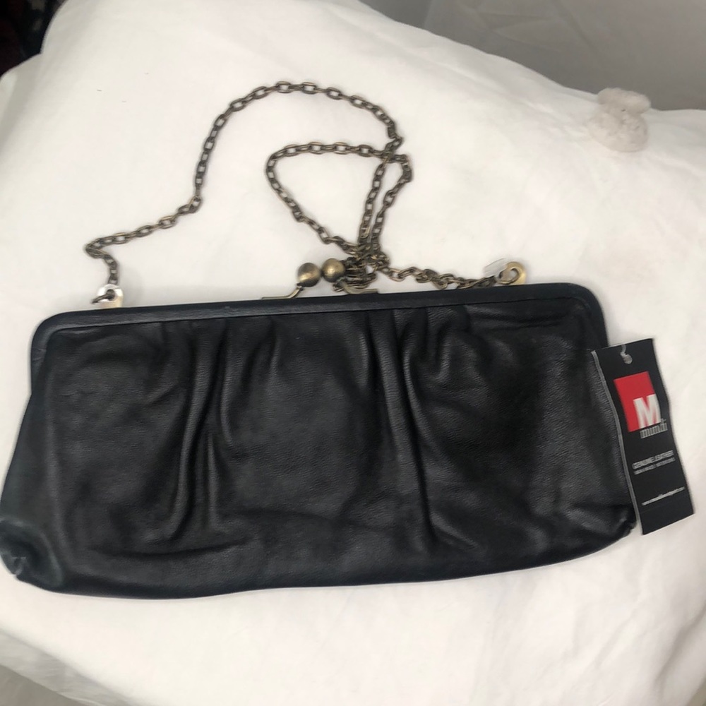 MUNDI black genuine leather clutch bag.